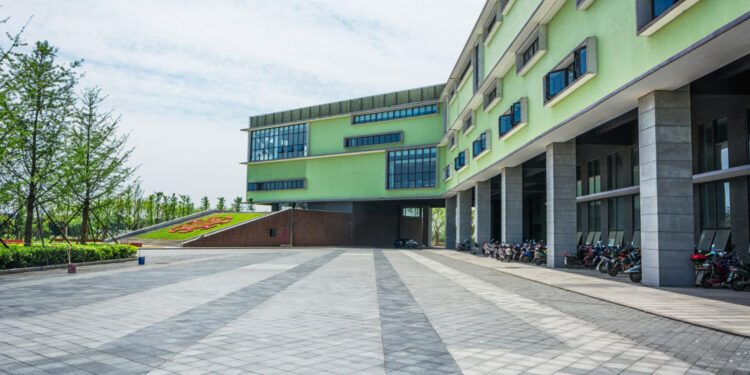 В Алматинской области не хватает школ, но их продолжают продавать