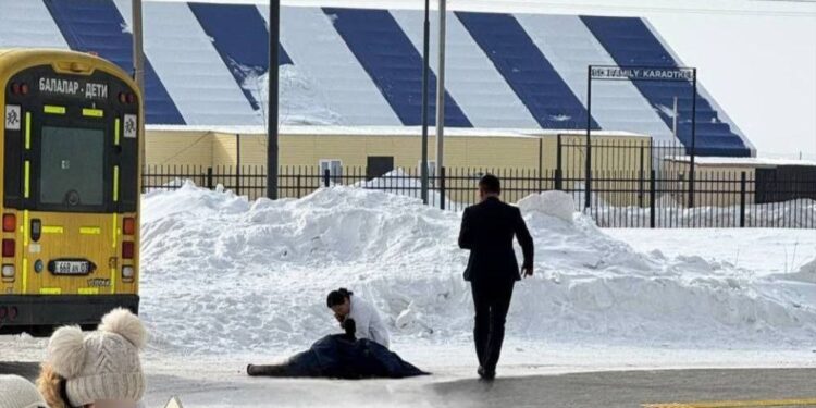 Школьный автобус насмерть задавил девочку в Акмолинской области