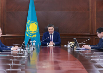 «Разговор будет жестким»: Олжас Бектенов призвал предпринимателей уплатить налог в течение двух недель