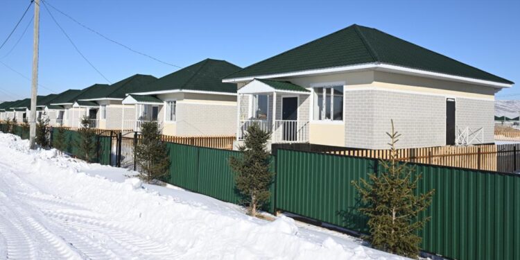 Жетісу облысында әлеуметтік осал топтар санатындағы отбасылар үйлі болды