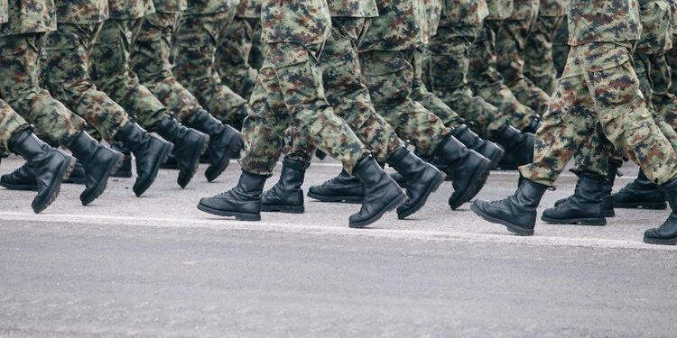 Солдата заставляли есть окурки в Актау