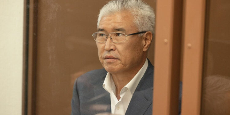 «Ол қалыпты жағдайда тамақ ішіп жатыр». Мұхамедиұлының аштық жариялағаны өтірік болып шықты