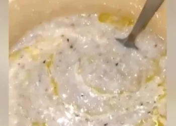 Ақтөбеде балабақшада құрттап кеткен ботқа берілген