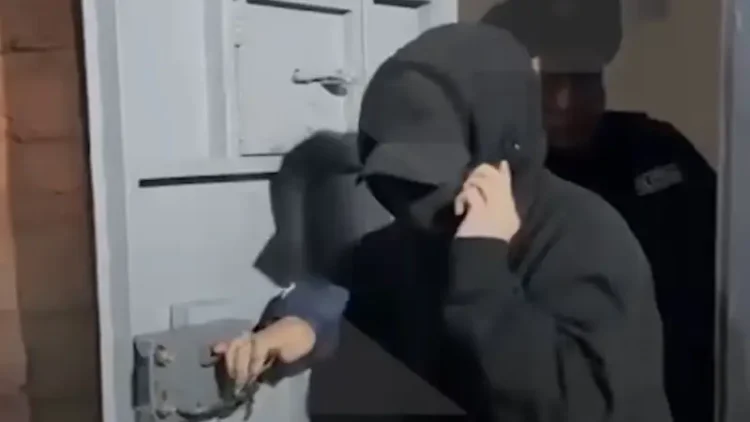 Әнші Алмас Кішкенбаев бостандыққа шықты