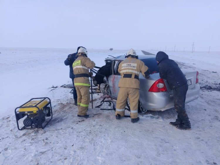 Три человека погибли в ДТП на трассе Западно-Казахстанской области