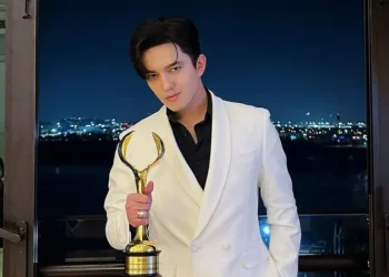 Димаш Құдайбергеннің әні америкалық чарттарда бірінші орынға шықты