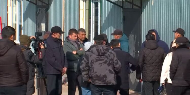 В Алматы водители автобусов пригрозили массовым увольнением из-за долгов по зарплате