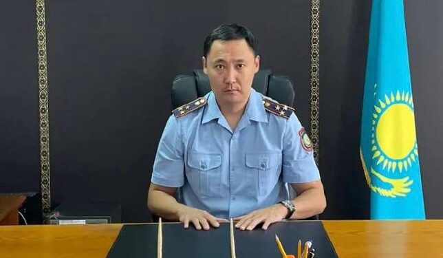 Материт сотрудников: полицейского начальника отстранили от службы