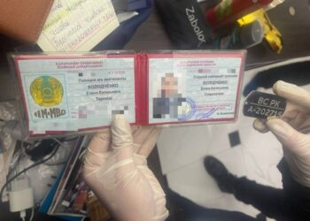 В Алматы задержаны две девушки с наркотиками: у одной из них — удостоверение лейтенанта полиции