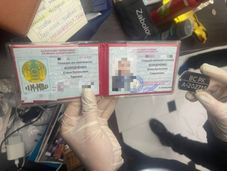 В Алматы задержаны две девушки с наркотиками: у одной из них — удостоверение лейтенанта полиции