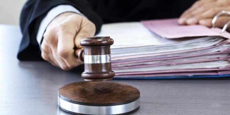 Алматыда адам азаптағаны үшін​ полиция қызметкерлері сотталды