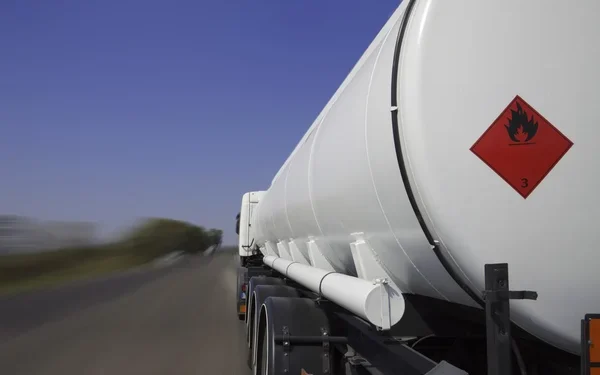 Нелегальный вывоз бензина в Кыргызстан пресекли сотрудники АФМ