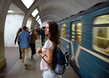 В Алматы сократили интервал между поездами в метро в часы пик