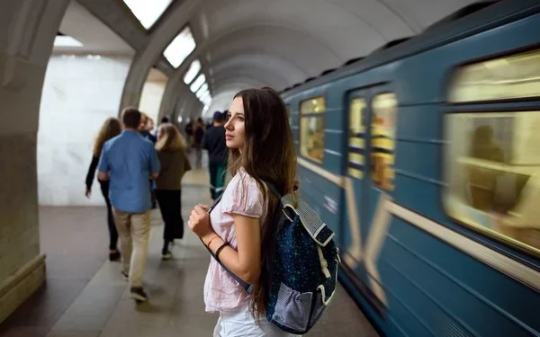 В Алматы сократили интервал между поездами в метро в часы пик