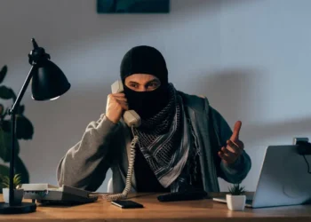 Вымогатели угрожали подростку интимным видео