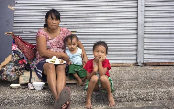 Многодетная актюбинка добилась права на жилье: 23 семьи на один санузел