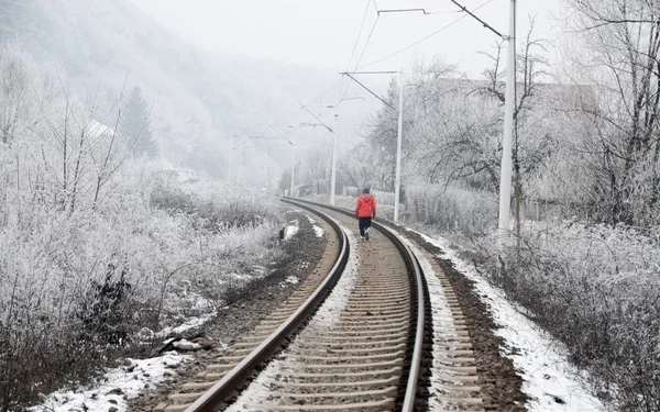 В Уральске мужчина попал под поезд и скончался от полученных травм