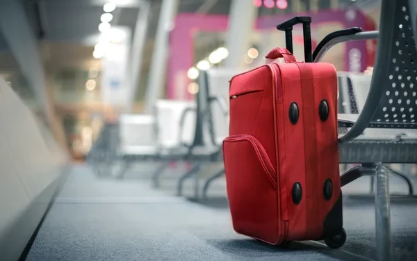 Украли деньги из чемодана: скандал в аэропорту Алматы