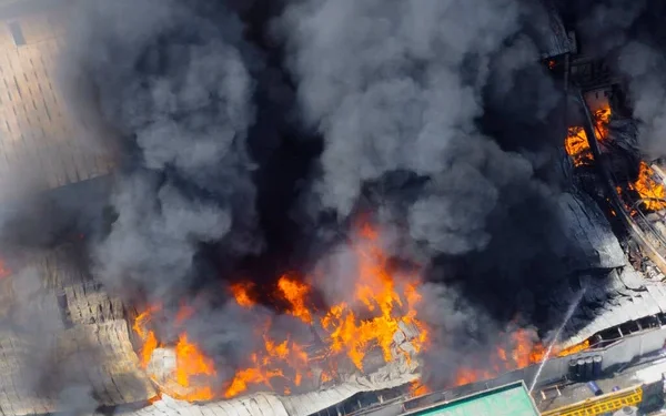 Пожар в мебельном магазине «Уют» в Алматы: огонь локализован