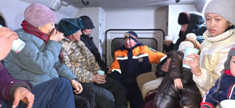 В Казахстане за прошедшие выходные из снежных заносов спасено порядка 400 человек