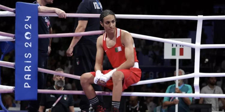 Жынысына қатысты дау тудырған боксшы IBA-ны сотқа берді