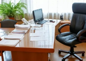 Семейдегі бұзақылық: Мектеп директоры жұмыстан босатылды