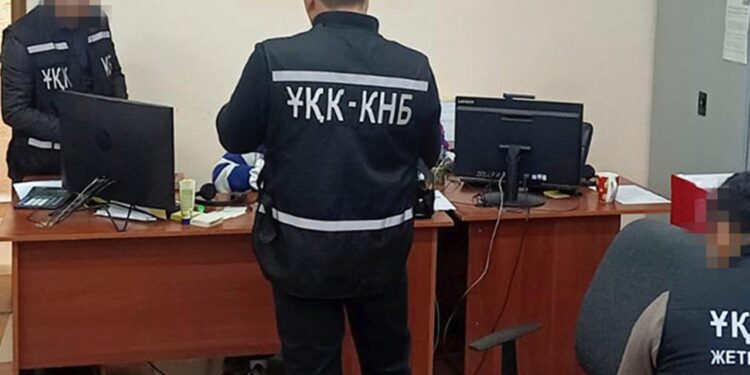 Двоих казахстанцев осудили за незаконный доступ к информсистемам Минздрава