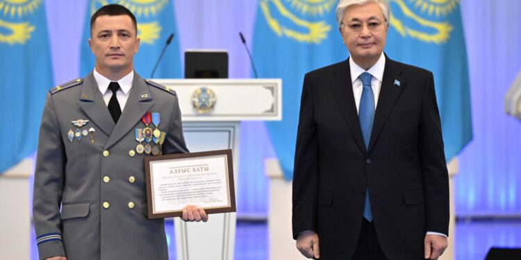 Токаев поздравил казахстанские команды – призеров чемпионата среди спецназовцев