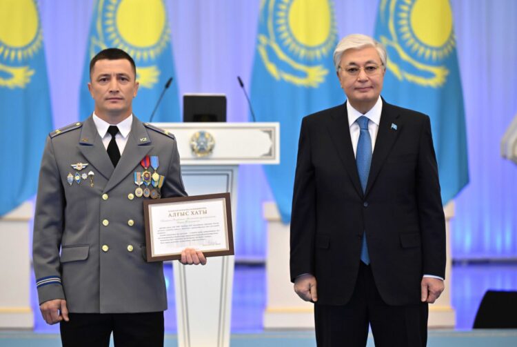 Токаев поздравил казахстанские команды – призеров чемпионата среди спецназовцев