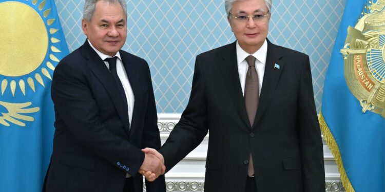 Токаев обсудил с Шойгу вопросы региональной безопасности