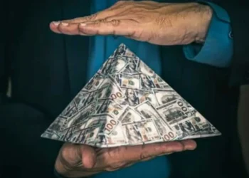 Бас прокуратура «QI-Trade» қаржы пирамидасының жетекшісін экстрадициялады