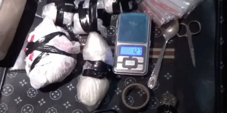 Абай облысында 30 жастағы әйелдің сөмкесінен есірткі табылды