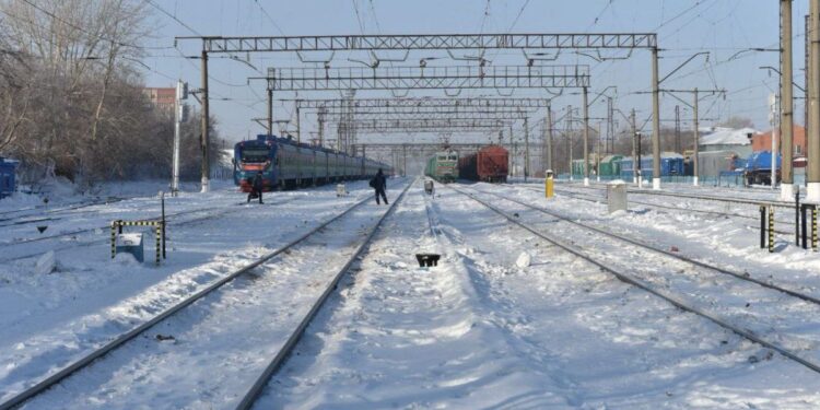 Мужчина потерял обе ноги после наезда поезда в Мангистауской области