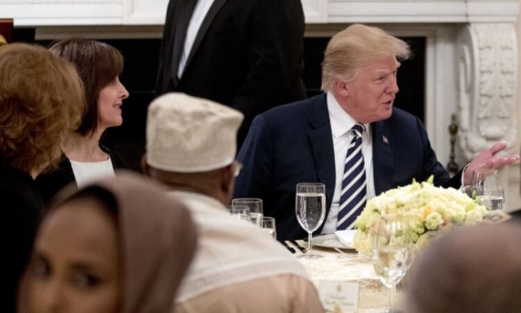 Дональд Трамп Ақ үйде ауызашар берді