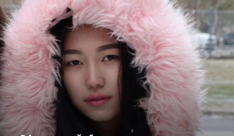 «Ее били и душили»: мать обвиняет зятя в гибели дочери, выпавшей из окна в Алматинской области