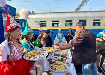 450 туристов отправились в путешествие на специальных поездах в честь Наурыз