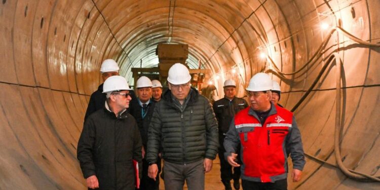 Досаев потребовал ускорить строительство станции метро «Калкаман»