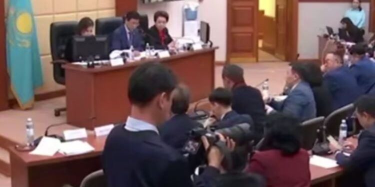 Депутат: Медицинадағы қаржы жымқыру қатаң жазалануы керек