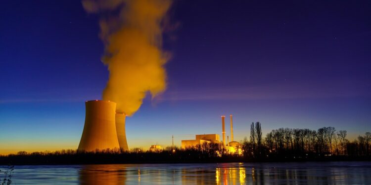 Необходимо возвести не одну, а три АЭС – Токаев