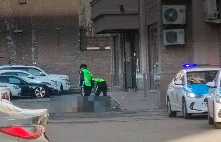 Трагедия в Алматы: парень упал с высоты в элитном ЖК