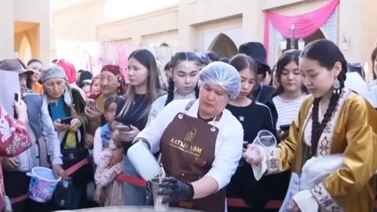 В Туркестане сварили 2,5 тонны наурыз коже