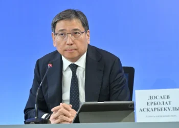 Ерболату Досаеву пожаловались на неприятный запах в Алматы: аким ответил на критику