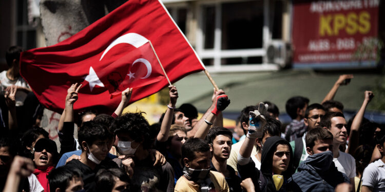 Стамбул мэрінің ұсталуынан кейін жаппай наразылық басталды