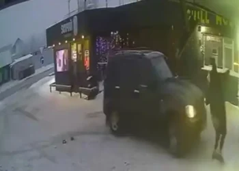 Ер адам бұрынғы әйелін көлікпен қасақана қағып кеткен