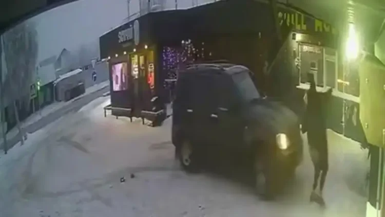 Ер адам бұрынғы әйелін көлікпен қасақана қағып кеткен