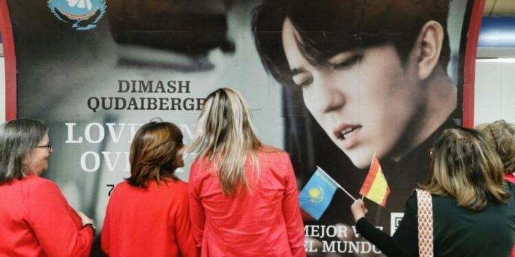 В Мадриде установили билборд с изображением Димаша Кудайбергена