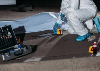 Пожилой мужчина упал с девятого этажа в Актау: возбуждено уголовное дело