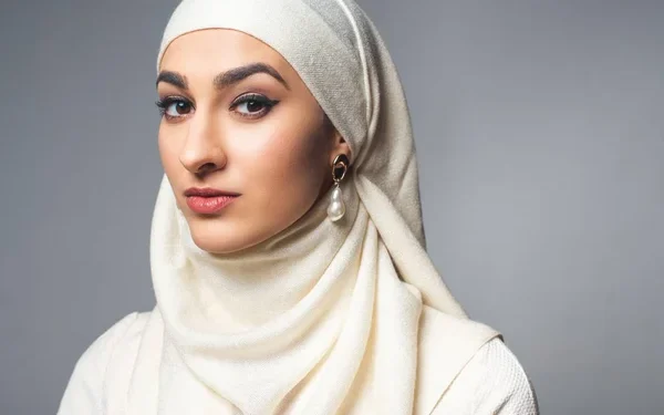 Наращивание ногтей, ресниц и увеличение губ: нарушает ли это Оразу в Рамазан?