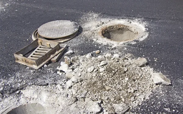 Ребенок получил ожоги в Актау после падения в канализацию с кипятком