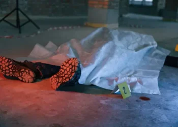 В Шымкенте пенсионера избили и сбросили с третьего этажа